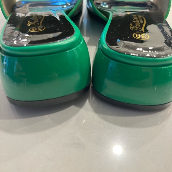 Emerald Green slides 💚 - Picture 6 of 10